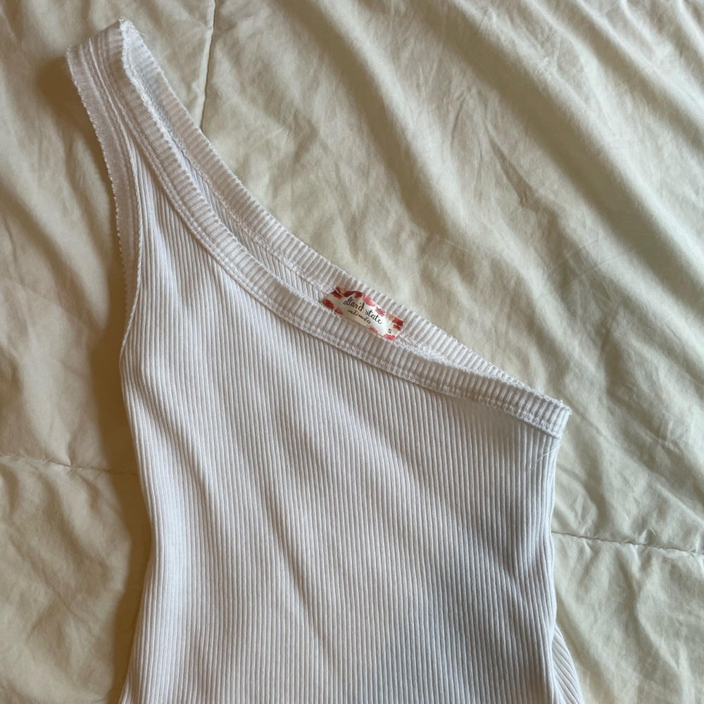White altard state cropped tank